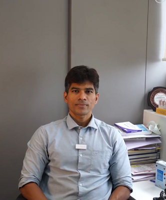 Robotic Joint Replacement Surgeon Dr. Mangesh Darekar in Pune